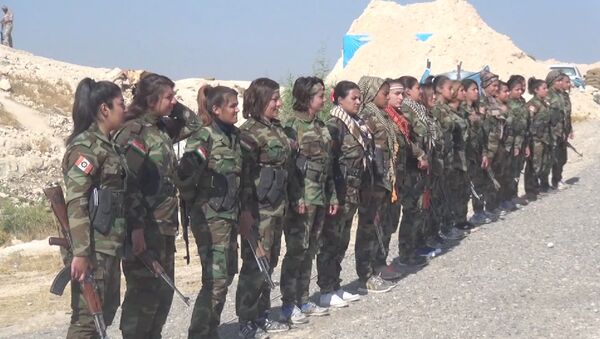 СПУТНИК_Девушки против боевиков ИГ: как готовят к бою женский батальон в Мосуле - Sputnik Армения