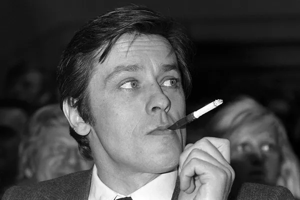 Ален Делон курит, 1976г. Ален Делон курит, 1976г. - Sputnik Армения