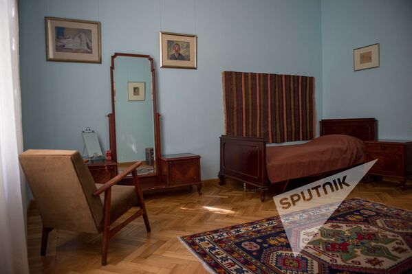 Спальня художника Спальня Мартироса Сарьяна осталась в том виде, в котором она была при жизни живописца. - Sputnik Армения