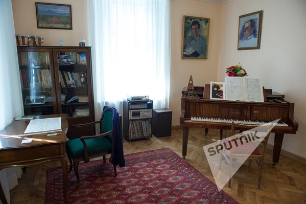 Комната Лазаря и Аракси Сарьян Рядом с комнатой родителей была расположена комната Лазаря и Аракс Сарьян. - Sputnik Армения