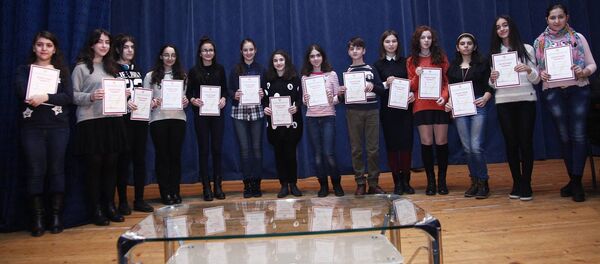 В Доме Москвы подвели итоги Олимпиады по русскому языку среди школьников В Доме Москвы подвели итоги Олимпиады по русскому языку среди школьников - Sputnik Армения