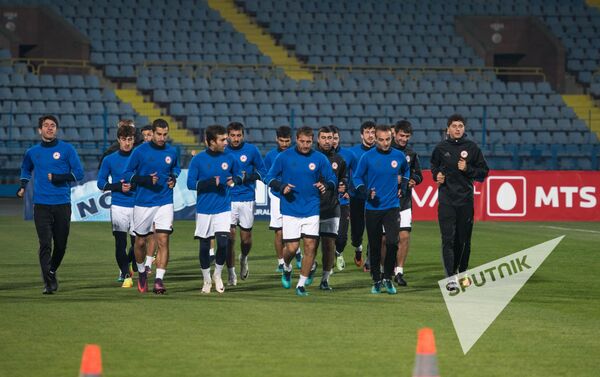Предматчевая тренировка Сборной Армении по футболу - Sputnik Армения