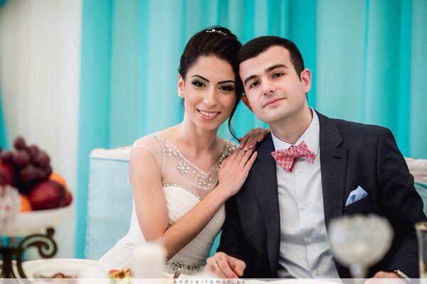 Авторы Всемирного каталога хачкаров супруги Абрамян Авторы Всемирного каталога хачкаров супруги Абрамян - Sputnik Армения