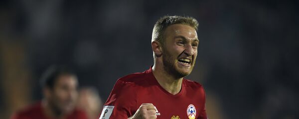 Футбольный матч Армения - Черногория. Вараздат Ароян сравнивает счет 2:2 - Sputnik Армения