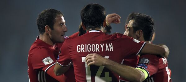 Футбольный матч Армения - Черногория. Футболисты сборной Армении празднуют забитый гол - Sputnik Армения
