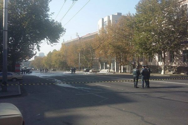 Полицейские на улице Гераци Полицейские на улице Гераци - Sputnik Армения