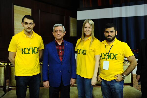 Серж Саргсян в Цахкадзоре присутствовал на церемонии открытия 14-го мирового первенства игры «Что? Где? Когда?» Серж Саргсян в Цахкадзоре присутствовал на церемонии открытия 14-го мирового первенства игры «Что? Где? Когда?» - Sputnik Արմենիա