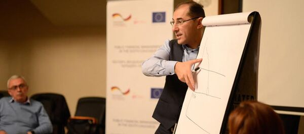 Обсуждение с журналистами в министерстве финансов РА. Вардан Арамян Обсуждение с журналистами в министерстве финансов РА. Вардан Арамян - Sputnik Արմենիա