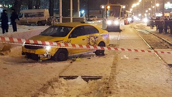 Водитель такси совершил наезд на остановку на юго-востоке Москвы - Sputnik Արմենիա