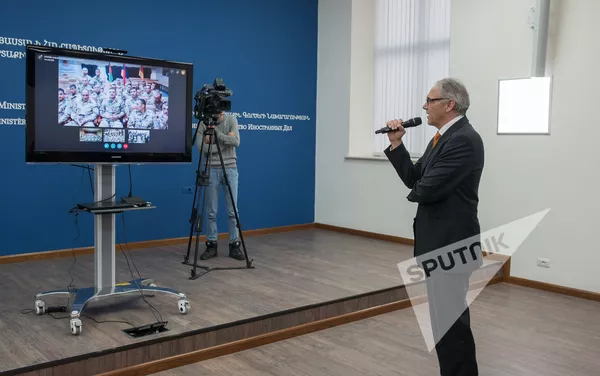 Видеомост с армянскими миротворцами в Афганистане и Косово в МИД РА. Матиас Кислер - Sputnik Армения