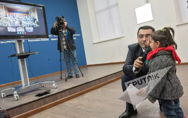 Видеомост с армянскими миротворцами в Афганистане и Косово в МИД РА - Sputnik Армения
