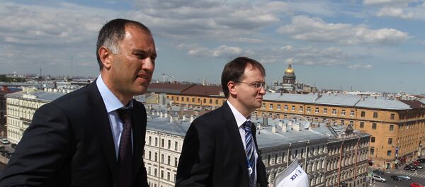 Глава Северо-Западной дирекции по строительству Марат Оганесян и Министр культуры РФ Владимир Мединский Глава Северо-Западной дирекции по строительству Марат Оганесян и Министр культуры РФ Владимир Мединский - Sputnik Армения