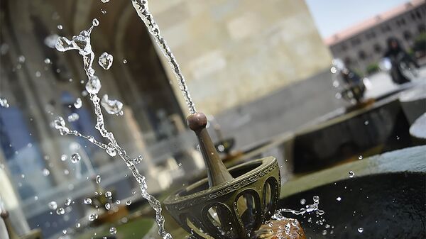 Фонтанчик с живой водой на Площади республики - Sputnik Արմենիա