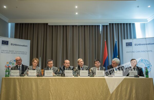 Пресс-конференция Левона Мкртчяна, Карлоса Моедаса и Йоханнеса Хана Пресс-конференция Левона Мкртчяна, Карлоса Моедаса и Йоханнеса Хана - Sputnik Արմենիա