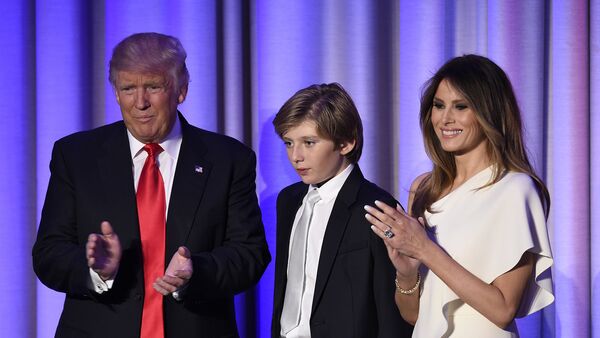 Дональд Трамп с сыном Бароном и женой Меланией - Sputnik Արմենիա