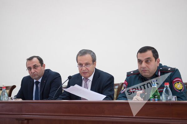 Обсуждение на тему временной приостановки ловли рыбы и раков на озере Севан и впадающих в него реках. Арцвик Минасян, Рафик Григорян и Самвел Ованнисян - Sputnik Армения