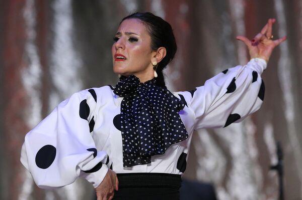 Танцовщица фламенко армянского происхождения Лори Ла Армения Танцовщица фламенко армянского происхождения Лори Ла Армения - Sputnik Արմենիա