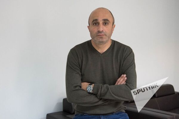 Артур Петросян в гостях у радио Sputnik Армения Артур Петросян в гостях у радио Sputnik Армения - Sputnik Արմենիա