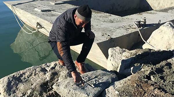 Хачкар в озере Ван - Sputnik Армения