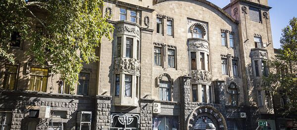 Дом Александра Мелик-Азарянца на проспекте Руставели - Sputnik Армения