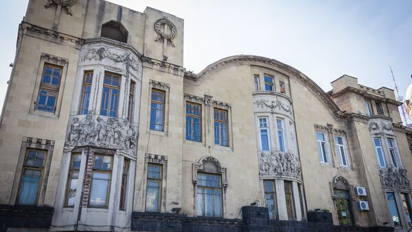 Дом Александра Мелик-Азарянца, вид со стороны проспекта Руставели - Sputnik Армения