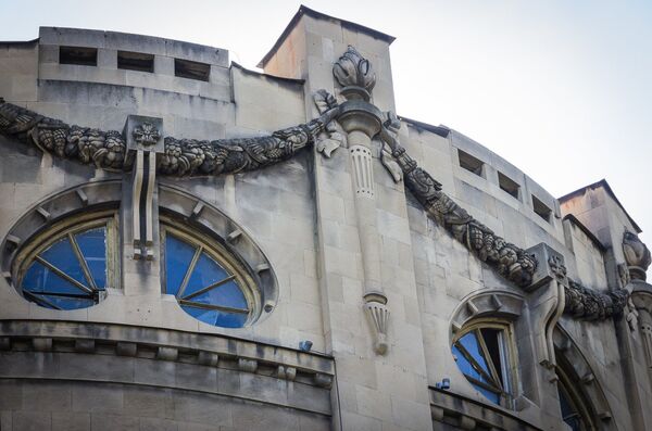 Украшение фасада дома Александра Мелик-Азарянца Украшение фасада дома Александра Мелик-Азарянца - Sputnik Армения