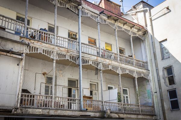 Внутренний двор дома Александра Мелик-Азарянца Внутренний двор дома Александра Мелик-Азарянца - Sputnik Армения