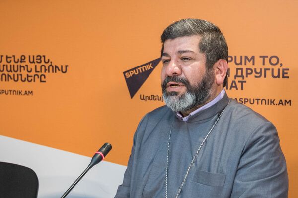 Предстоятель Грузинской епархии Армянской Апостольской церкви епископ Вазген Мирзаханян в гостях у Sputnik Армения Предстоятель Грузинской епархии Армянской Апостольской церкви епископ Вазген Мирзаханян в гостях у Sputnik Армения - Sputnik Армения