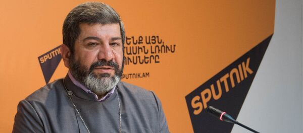 Предстоятель Грузинской епархии Армянской Апостольской церкви епископ Вазген Мирзаханян в гостях у Sputnik Армения Предстоятель Грузинской епархии Армянской Апостольской церкви епископ Вазген Мирзаханян в гостях у Sputnik Армения - Sputnik Արմենիա