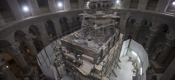 Работы по вскрытию гробницы Иисуса Христа в Храме Гроба Господня в Иерусалиме - Sputnik Армения