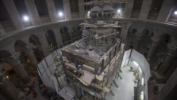 Работы по вскрытию гробницы Иисуса Христа в Храме Гроба Господня в Иерусалиме - Sputnik Արմենիա