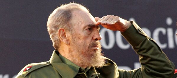 Фидель Кастро смотрит на толпу в Кордобе, Аргентина. 2006 год Фидель Кастро смотрит на толпу в Кордобе, Аргентина. 2006 год - Sputnik Армения