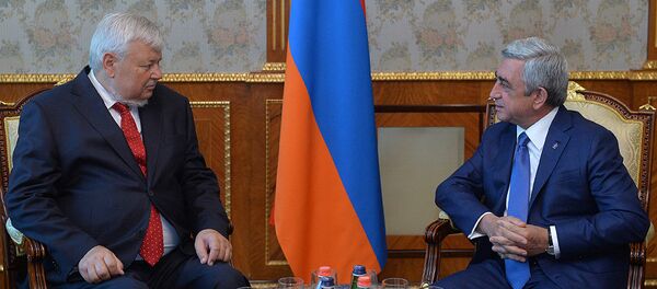 Президент Армении Серж Саргсян и личный представитель действующего председателя ОБСЕ Анджей Каспршик Президент Армении Серж Саргсян и личный представитель действующего председателя ОБСЕ Анджей Каспршик - Sputnik Армения