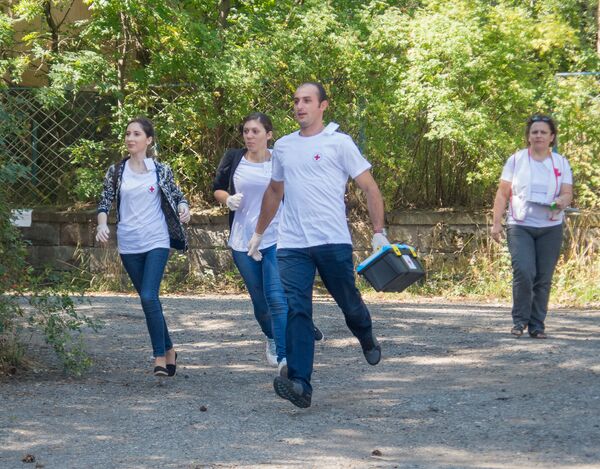 Армянское общество Красного креста (АОКК) организует в стране Республиканские соревнования по оказанию первой помощи Армянское общество Красного креста (АОКК) организует в стране Республиканские соревнования по оказанию первой помощи - Sputnik Արմենիա