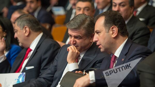 Карен Карапетян и Виген Саргсян на XVI съезде РПА - Sputnik Армения