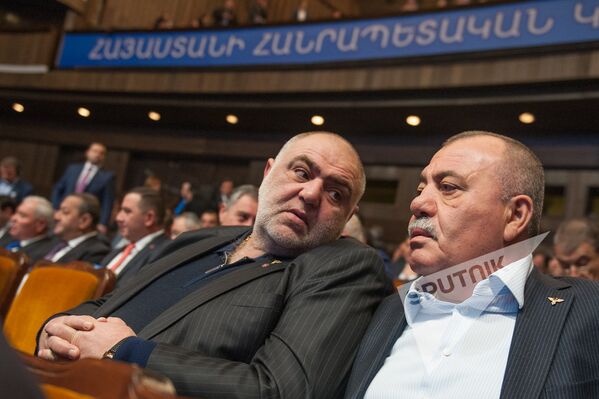 XVI съезд РПА. Сейран Сароян и Манвел Григорян - Sputnik Армения