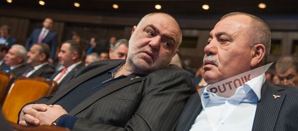 XVI съезд РПА. Сейран Сароян и Манвел Григорян - Sputnik Армения