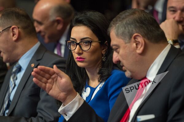 XVI съезд РПА. Арпине Ованнисян и Ваче Габриелян - Sputnik Армения