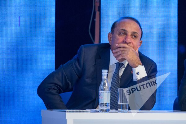 XVI съезд РПА. Бывший премьер-министр Армении Овик Абраамян XVI съезд РПА. Бывший премьер-министр Армении Овик Абраамян - Sputnik Արմենիա