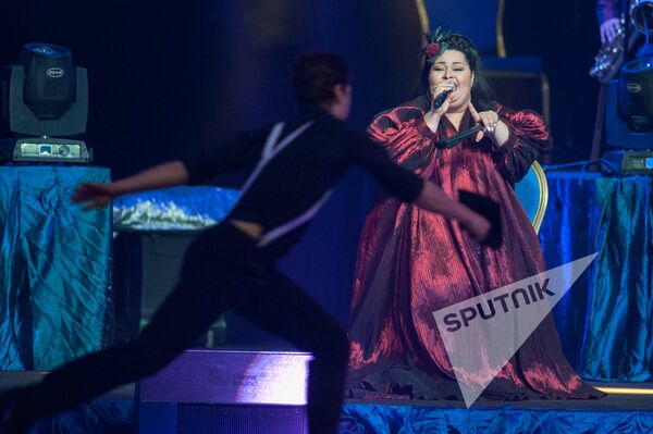 Джаз на армянском и противогаз: Мариам Мерабова рассказала про Новый год и мужа  - Sputnik Армения