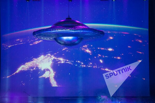 Տիեզերական ձևավորումը Եվգենի Պլյուշչենկոյի ելույթի ընթացքում - Sputnik Արմենիա