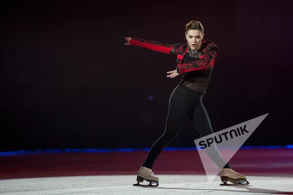 Впервые в Ереване фигуристка Аделина Сотникова, чемпионка Олимпийских игр Сочи-2014. Шоу Короли льда в Ереване, 2016 год Впервые в Ереване фигуристка Аделина Сотникова, чемпионка Олимпийских игр Сочи-2014. Шоу Короли льда в Ереване, 2016 год - Sputnik Армения
