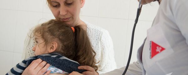 Медицинский центр Сурб Аствацамайр. Ребенок на обследовании Медицинский центр Сурб Аствацамайр. Ребенок на обследовании - Sputnik Արմենիա