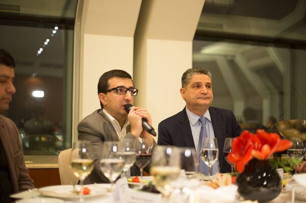 Нвер Саргсян на встрече участников и гостей Армянского бизнес клуба КИЛИКИЯ с председателем Коллегии Евразийской экономической комиссии Тиграном Саргсяном Нвер Саргсян на встрече участников и гостей Армянского бизнес клуба КИЛИКИЯ с председателем Коллегии Евразийской экономической комиссии Тиграном Саргсяном - Sputnik Արմենիա