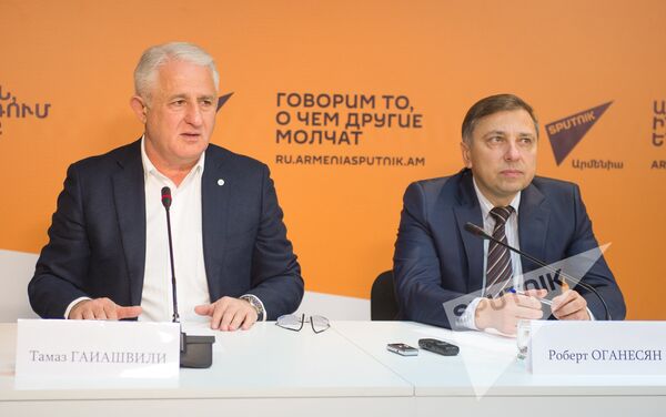 П/к председателя-основателя авиакомпании Армения Тамаза Гаиашвили и генерального директора Роберта Оганесяна - Sputnik Армения