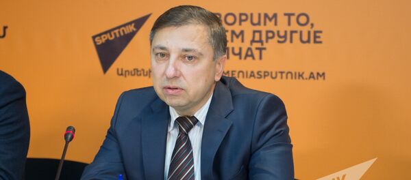 Генеральный директор авиакомпании Армения Роберт Оганесян Генеральный директор авиакомпании Армения Роберт Оганесян - Sputnik Արմենիա