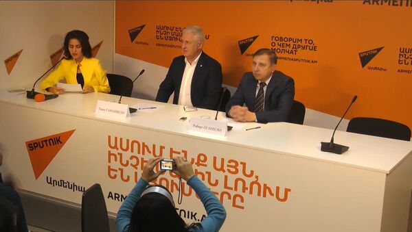 Пресс-конференция председателя-основателя авиакомпании Армения Тамаза Гаиашвили и генерального директора Роберта Оганесяна в Sputnik Армения - Sputnik Армения