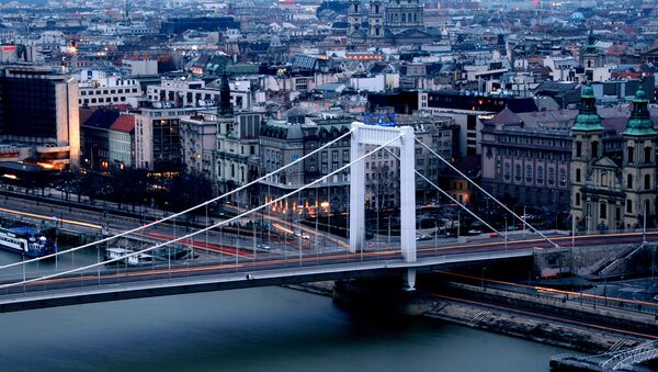 Мост Эржебет в Будапеште, названный в честь императрицы Елизаветы Баварской - Sputnik Армения