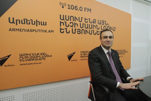 Камсар Бабинян в гостях у радио Sputnik Армения  - Sputnik Արմենիա