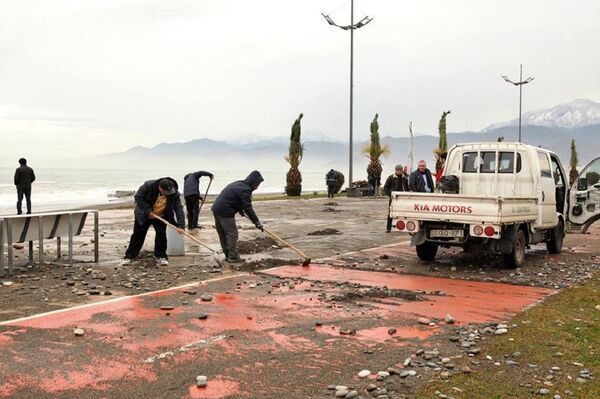 Шторм в Батуми, ликвидация последствий Шторм в Батуми, ликвидация последствий - Sputnik Արմենիա